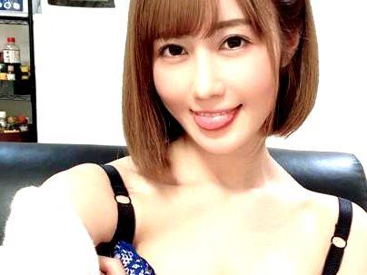 ≪自撮り≫【たまんね～ぞこの女！】スタイル抜群ボイン美尻コスプレ女子！承認欲求でガチパコ自撮りすっぞ！！！