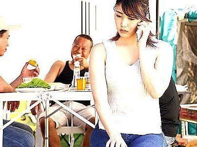 ＜キャンプNTR＞「助けて…ダメ！」スタイル抜群ボインの奥さん！町内キャンプで男に無理やりやられるぞ！！