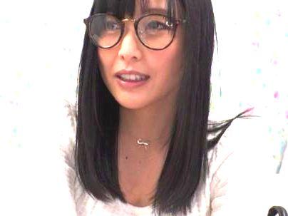 ≪人妻メガネ≫【恥ずかしいよ…♡】パンツルックスタイルメガネ奥さん！人妻がナンパされて旦那裏切りファックしちゃうゾ！！
