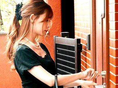 ＜未亡人！＞「顔はいいけど・・・体が」美人貧乳未亡人！隣の大学生といけない関係に発展すっぞ！！！