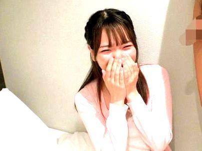 ≪素人ナンパ企画！≫【恥ずかしいよ…♡】１０代滅茶苦茶可愛い女子！初めてのスマタでビックリ興奮しちゃうぞ！！！