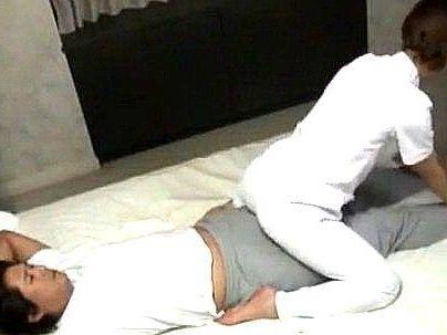 ＜出張整体＞「ダメです…こんな事って…」チ○ポをマンコに押し付け！オロロ！自分から腰振りとかたまんね～ぞ！！！