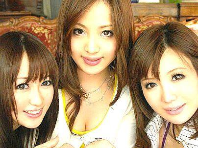 ＜美人若妻！＞「私たちと・・・しましょ♡」裏サイトで出会った美人奥さん達！ハーレムファック発展シチャウゾ(アダルト動画)