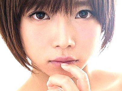 ＜紗倉まな！＞「かわええｗ！」ボーイシュボインクッソ可愛い人気女優！コスプレ姿でエチエチたまんね～ぞ！！