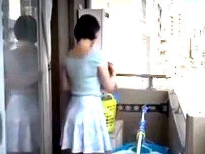 ＜義理のママ＞「娘婿のパンツ・・・ア～ン、♡」娘婿のパンツに興奮する義理のお母さん！逆ネトラレシチャウゾ！！