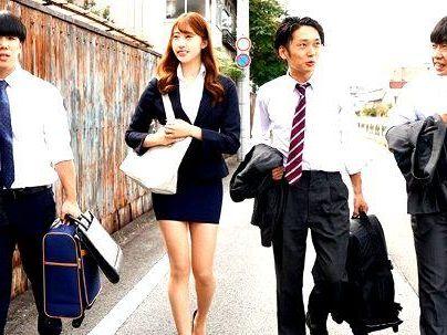 ＜憧れの女上司！＞「秘密よ…♡」色気半端ない美人OL先輩！相部屋がきっかけでエロ行為発展すっぞ！！！