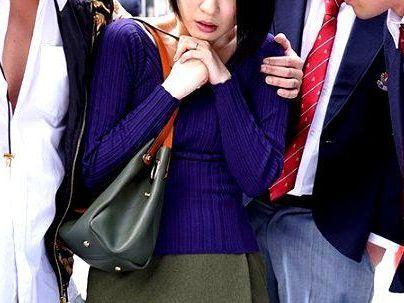 ＜人妻レ●プ＞「ヤメテクダサイ・・・」真面目そうな美人奥さん！不良生徒に犯されレイプされっぞ！！