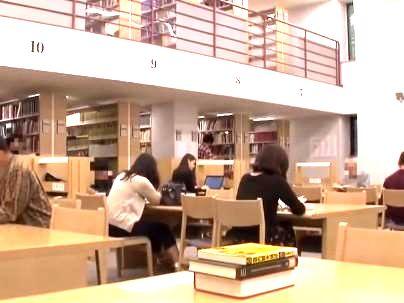≪図書館痴漢！≫【ターゲート発見！ケケケ・・・】清楚な感じの女子発見！もちろんザーメンナカ出しに・・・