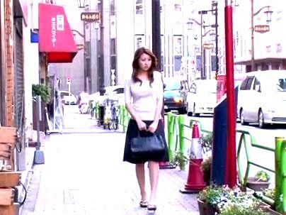 ≪狙われた妻！≫【ヤメテクダサイ…】上品で綺麗な美人奥さん！旦那の同僚にNTR持ち込まれるぞ！！！