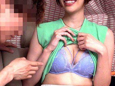 ＜素人妻ナンパ＞「下着・・・エッロ！」街でゲットした美人奥さん！頼み込んでエチエチ持ち込まれるぞ！！