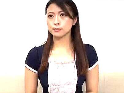 センズリ鑑賞！この顔に・・チンポいいね～ｗ！人妻がセンズリ鑑賞でニコニコ小さいちんちん優しくエロ行為に！！！