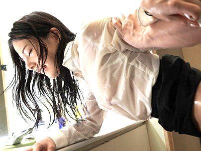 ＜美人上司！＞「すごいイイの…♡」色気半端ない美乳オッパイOL！雨で濡れて後輩とやっちゃうぞ(アダルト動画)