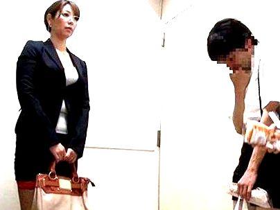 ＜美魔女！＞「だめよ、・・」色っぽい感じの巨乳のP●A会長！ショタチンポでNTRファック持ち込まれる(アダルト動画)