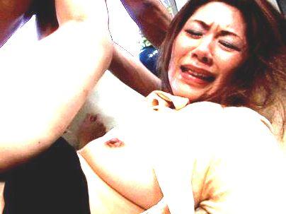 ＜人妻熟女！＞「ヤメテクダサイ・・・」おばさん熟女がご覧の通り・・・！弱みから犯されレイプされっぞ！！