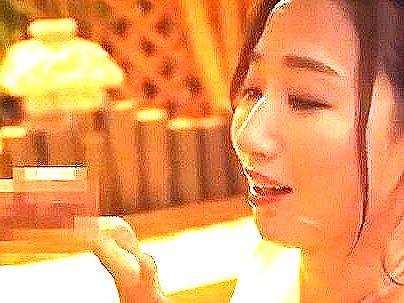 ＜息子の友達！＞「おっきい…の…♡」欲求不満の美人ママ！息子の友達といけない関係になっちゃうゾ！！！