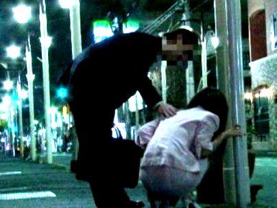＜連れ込み！＞「マジか？ヒヒヒ・・・」泥酔お姉さんを発見！勿論助けるふりして犯しちゃうぞ(アダルト動画)