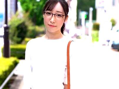 ≪無料エステ！≫【まあまあな顔！】素人の真面目そうな眼鏡女子！ＭＭ号乗車で無料エステエロ行為に！！！