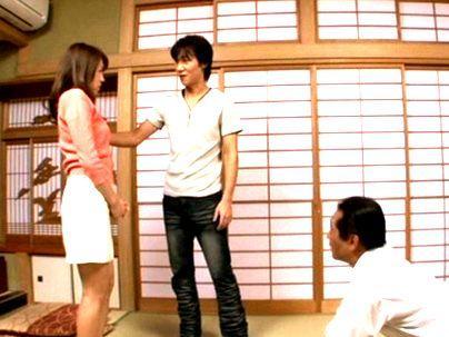 ＜美魔女！＞「パイ乙、デケーぞｗ！」旦那の性癖のせいで・・スタイル抜群ボイン奥さんがNTRファック持ち込まれちゃうぞ！！