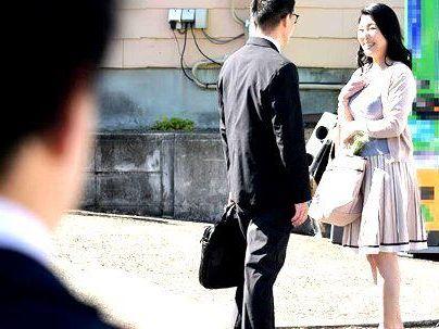 ＜再婚する母へ！＞「嫌だ・・・ママ！」嫉妬したバカな息子がヤバイことに！！禁断ファックシチャウゾ(無料エロ動画)