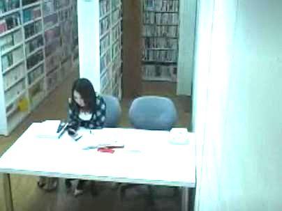 ≪逆ナンパ≫【チンポ欲しいの…！】見た目は真面目そうな可愛い女子！図書館で痴女行為とかやべ～だろ！！！