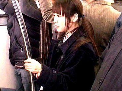 ＜レズ痴●！＞え？女の人が…？？真面目そうな制服女子！電車でレズ行為で犯されレイプされっぞ！！