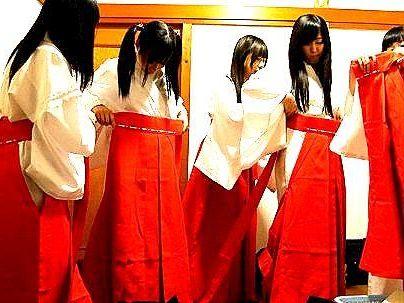 ＜巫女修行！＞ワイ、ワイｗ！パイパン巫女課外授業！クソ可愛い女子達がエロ行為発展シチャウゾ！！！
