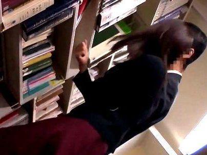 ＜図書館！＞「ヤメテクダサイ…」清楚で真面目そうなお姉さん！痴漢師に犯されレイプされっぞ！！！