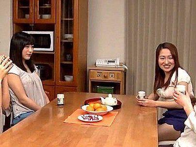 ＜百合交尾！＞楽野しいね…♡！女子会のお泊りでワイワイしてるお姉さん！レズ行為で女同士で絡み合いシチャウゾ！！