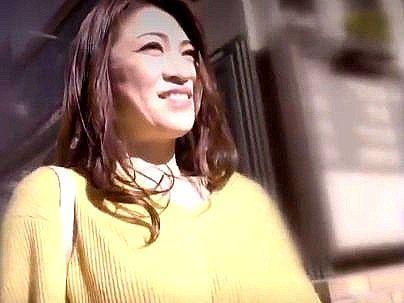＜人妻ナンパ！＞「え？これって取材ですか？」清楚な感じの美人奥さんゲッツ！他人棒バックファックされとるぞ！ヒヒヒ・・・