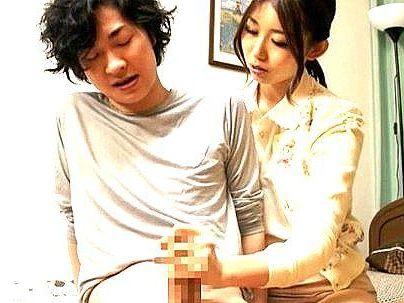＜母子相姦！＞パパより・・いいの…♡！淫乱すぎる美人ママ！息子の大きすぎるチンポでいけない関係に発展すっぞ！！！
