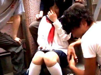 ＜辱め！＞「もうダメなの…」エロい体のショートカット制服女子！調教で無理矢理やられるぞ！！
