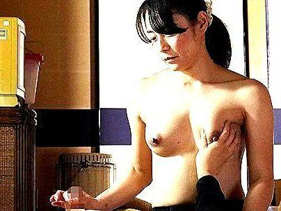 ＜熟女ドラマ！＞「ダメなの…に・・・」上品な感じの美人美魔女ママ！息子の性処理でもだえるゾ！！