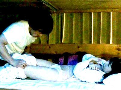 ＜部下が夜這い！＞ケケケ・・・無駄無駄無駄無駄・・・！ペンション上司に娘を夜這い！とりあえずマンコ味見すっぞ！！！