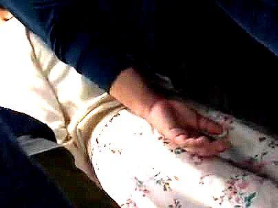 ≪電車痴漢！≫【ヤメテクダサイ・・】清楚な感じの可愛い女子！電車の中で痴漢行為犯されレイプされっぞ！！！！