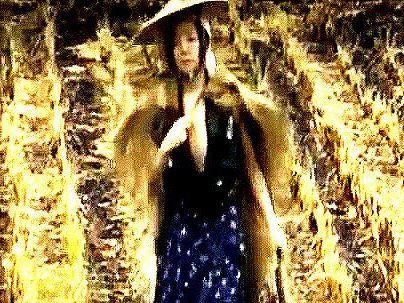 ＜ヘンリー塚本！＞これぞ昭和のポルノ映像！美魔女のおばさん！野立ちション女でするとか・・・やべ～だろザ・エロドラマ！！！