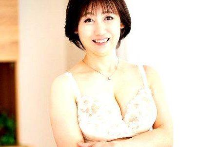 ＜熟女！＞「五十路？ババア・・・エッロ！」ボインのショートカットBBA！エロ行為で種付け膣内発射中出しになっとる！