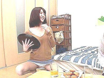 ＜友達のママ！＞「秘密ね…♡」性欲高めの色っぽい友達のママ！バレないように家族崩壊させたった(アダルト動画)