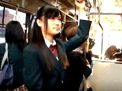 ＜制服女子！＞「この顔で・・・・逆痴漢？」真面目そうな清楚女子！まさかの痴女行為でフル勃起確定でしょ！！！