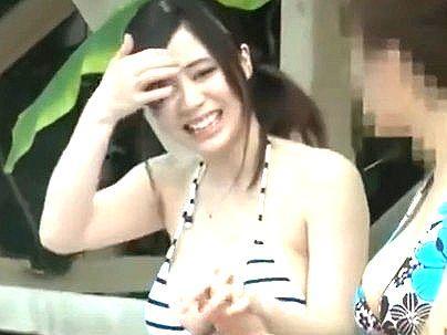 ＜巨乳美女！＞「マサカの展開！」水着外れてポロリしたボインのお姉さん！エチエチできちゃうぞ(アダルト動画)