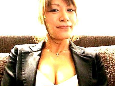 ＜美人OL！＞「こんな美人が？・・・潮吹き？？」スタイル抜群ボインＯＬ！エロ行為でクジラになっとる！！