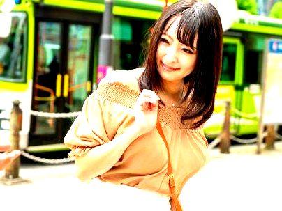 ＜人妻ナンパ！＞「ルックス・・・たまんね～ぞ！」巨乳ボインの上品な素人奥さん！ナンパされてNTRファック持ち込まれるぞ！