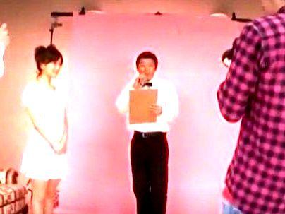 ＜小島みなみ！＞「フェラ顔・・・たまんね～！」ハイレグ姿の美乳パイ乙の可愛い女子！撮影でエロ行為興奮しちゃうぞ！！