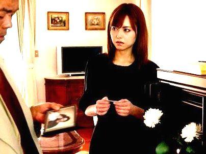 ＜未亡人！＞「ヤメテクダサイ・・！」パスタイル抜群ボイン未亡人！義父らに無理矢理やられるぞ！！！