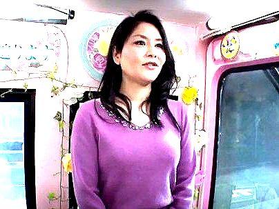 ＜人妻熟女！＞「この顔で・・・四十路？！」素人ボイン巨乳奥さん！MM便でNTR持ち込まれるぞ！！