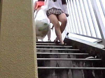 ＜若妻！＞「パンツが・・・たまんね～ぞ！」色気半端ないボインパイ乙の若い奥さん！パンチラで誘惑でされっから・・・ヤル！！