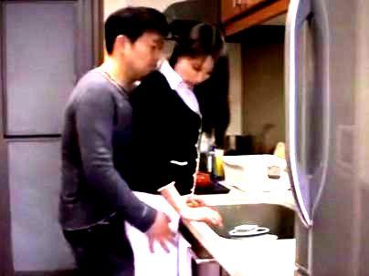 ≪あそこが疼いて・・・≫【我慢限界なの…♡】セックスレスの性欲高めの人妻熟女！近親ファック興奮シチャウゾ！！！