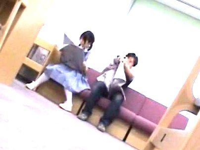 ＜図書館辱め！＞え？痴漢？ヤメテクダサイ…清楚な感じの女子！図書館で無理矢理ヤラレル(アダルト動画)