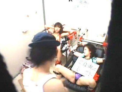 ＜公衆肉便器！＞「ヤメテクダサイ…ｲﾔ」AV女優がまさかの展開！生意気なのでご覧の通り・・・ヤラレル！