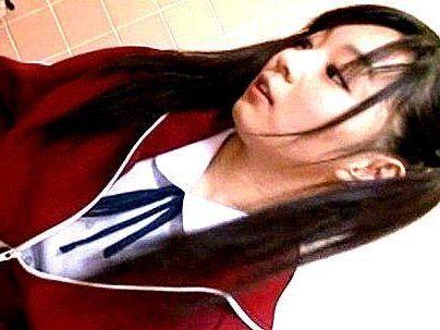 ＜制服女子！＞「犯されたのに…」滅茶苦茶可愛い若い学生！公衆トイレでオチンポジュポフェラしちゃうゾ！！