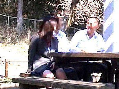 ＜おしっこ！＞「もれちゃう、もれちゃう…」制服女子がお外でおしっこ！！目撃したので容赦なく犯す！